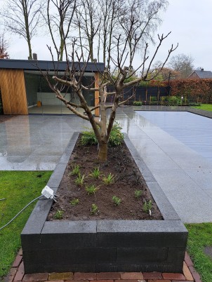 Rustgevende Tuin met Luxe Zwembad