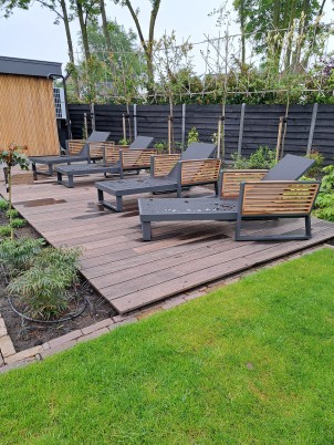 Rustgevende Tuin met Luxe Zwembad