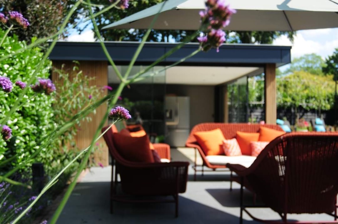Rustgevende Tuin met Luxe Zwembad