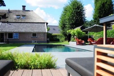 Rustgevende Tuin met Luxe Zwembad
