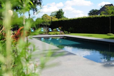 Rustgevende Tuin met Luxe Zwembad